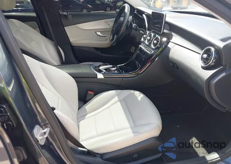 2015 Mercedes-Benz C 300 Luxury/Sport из США, поврежденный, VIN 55SWF4JB3FU092455
